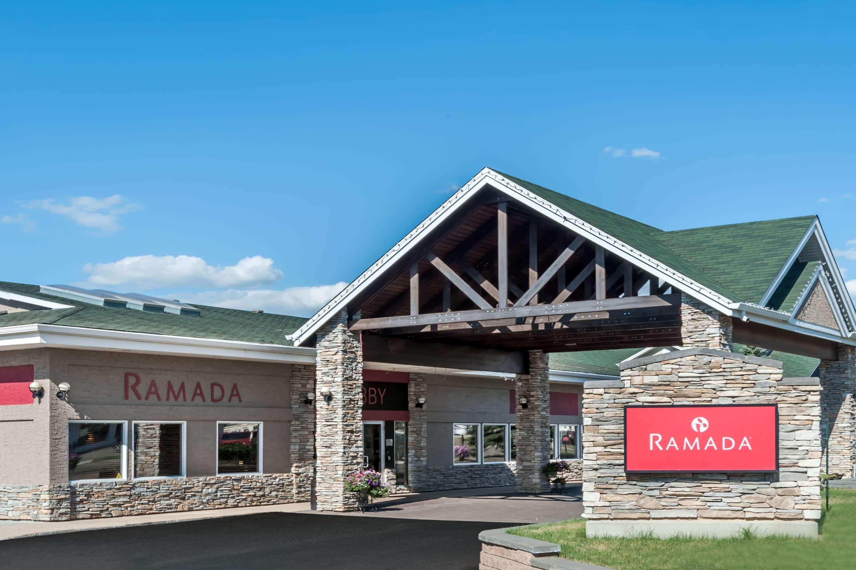 Stony Plain Inn & Suites Exterior photo
