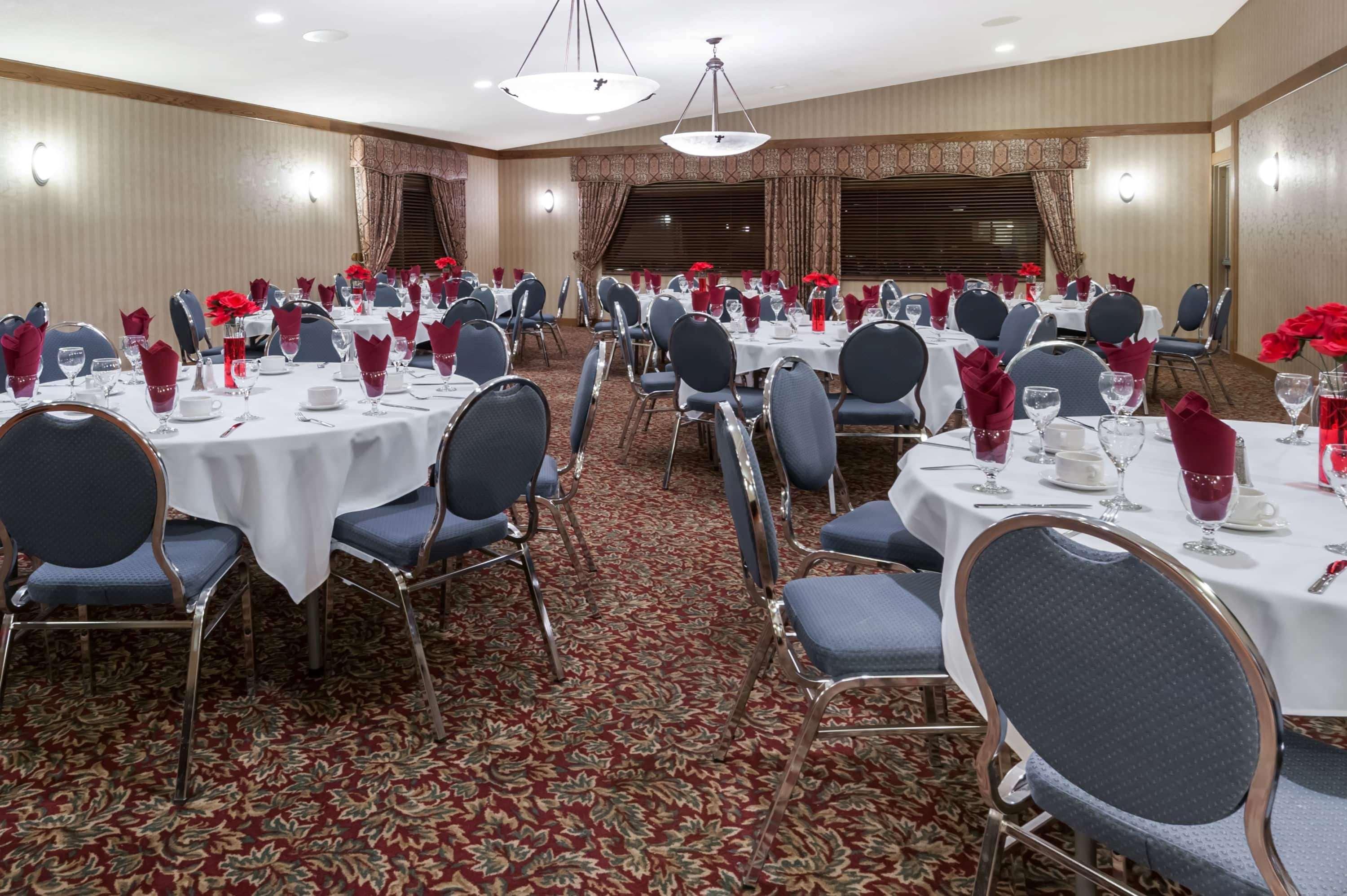 Stony Plain Inn & Suites Exterior photo