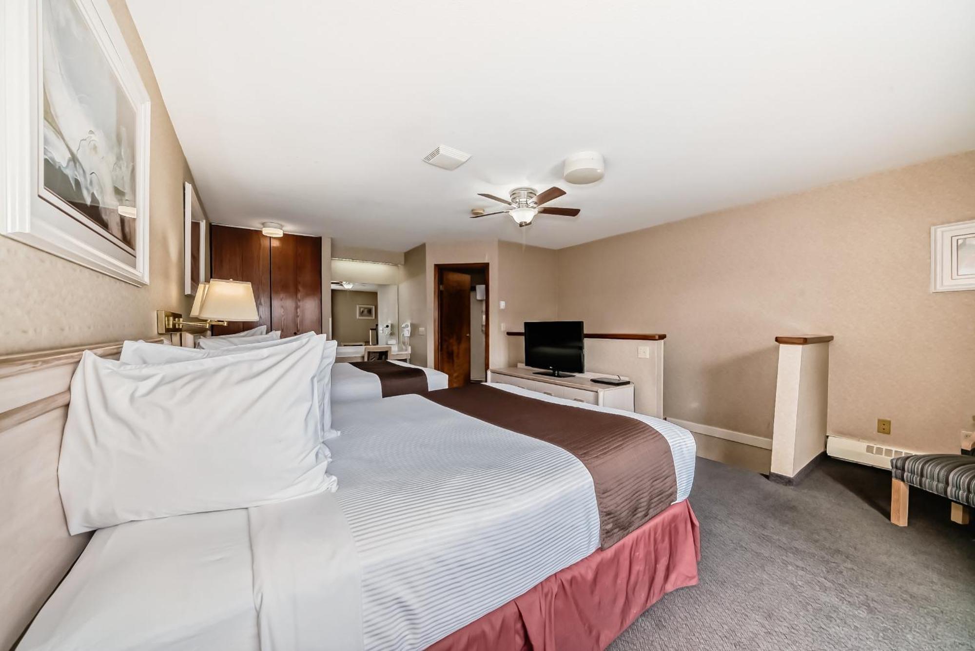 Stony Plain Inn & Suites Exterior photo