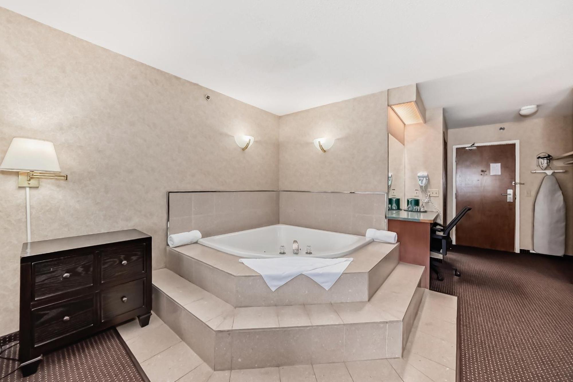 Stony Plain Inn & Suites Exterior photo
