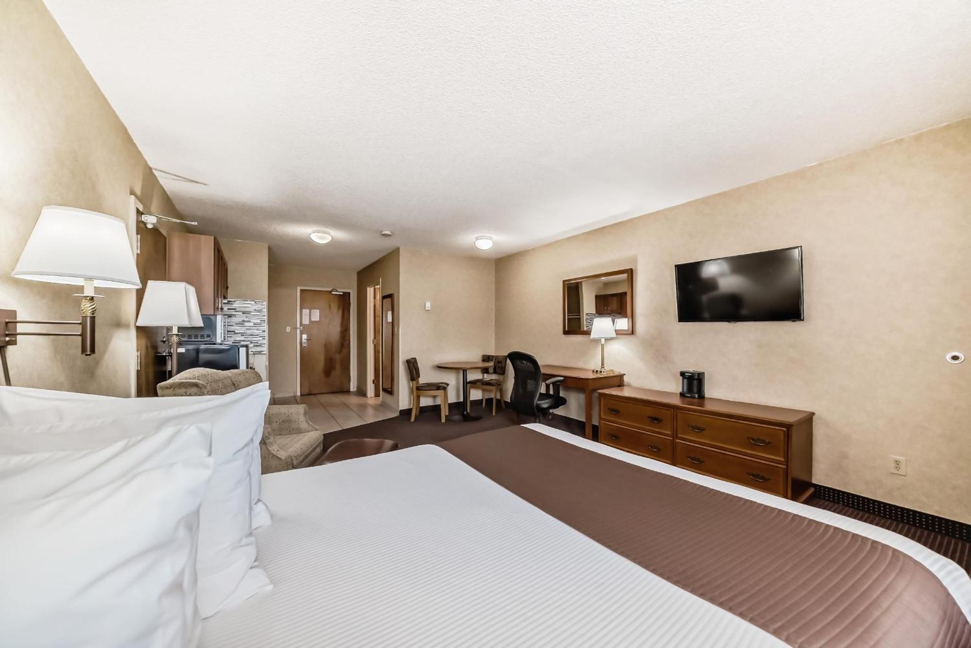 Stony Plain Inn & Suites Exterior photo